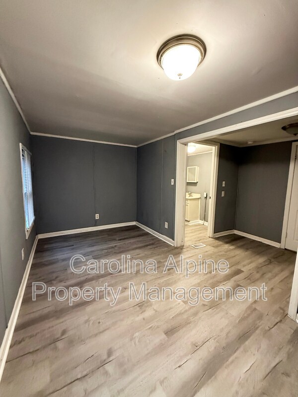 Building Photo - 109 Pine Ave