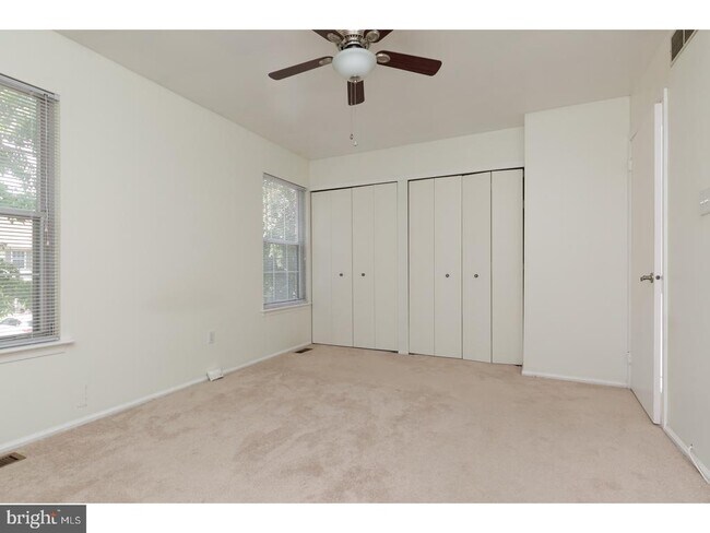 Building Photo - 122 Camber Ln