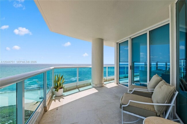 Building Photo - 5025 Collins Ave