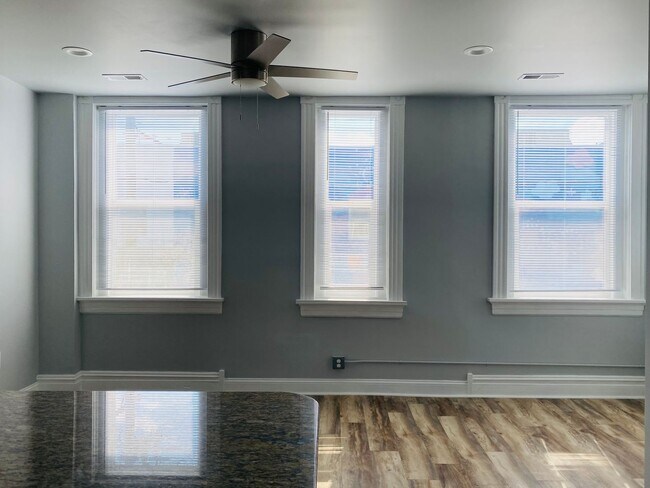 Building Photo - 3001 W Cary St