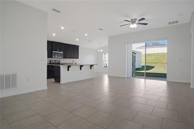Building Photo - 2034 Honeybell Ave