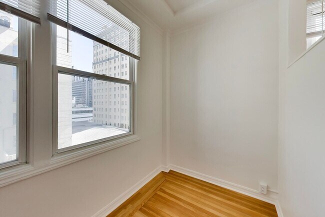 Building Photo - 565 Geary St
