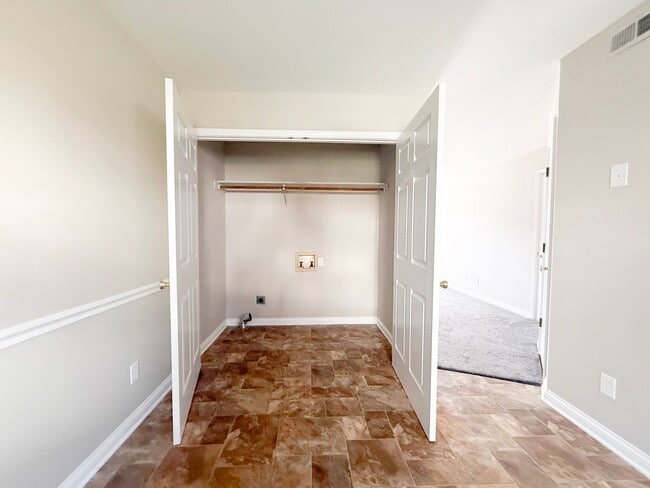 Building Photo - 42 Eastgate Cir