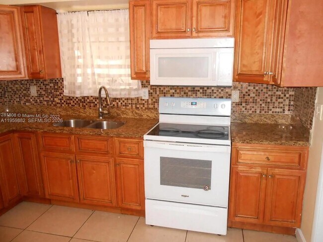 Building Photo - 180 NE 128th St