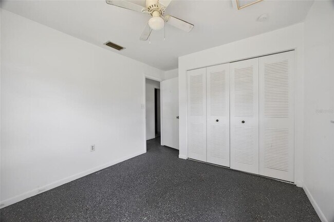 Building Photo - 1567 SE 27th St