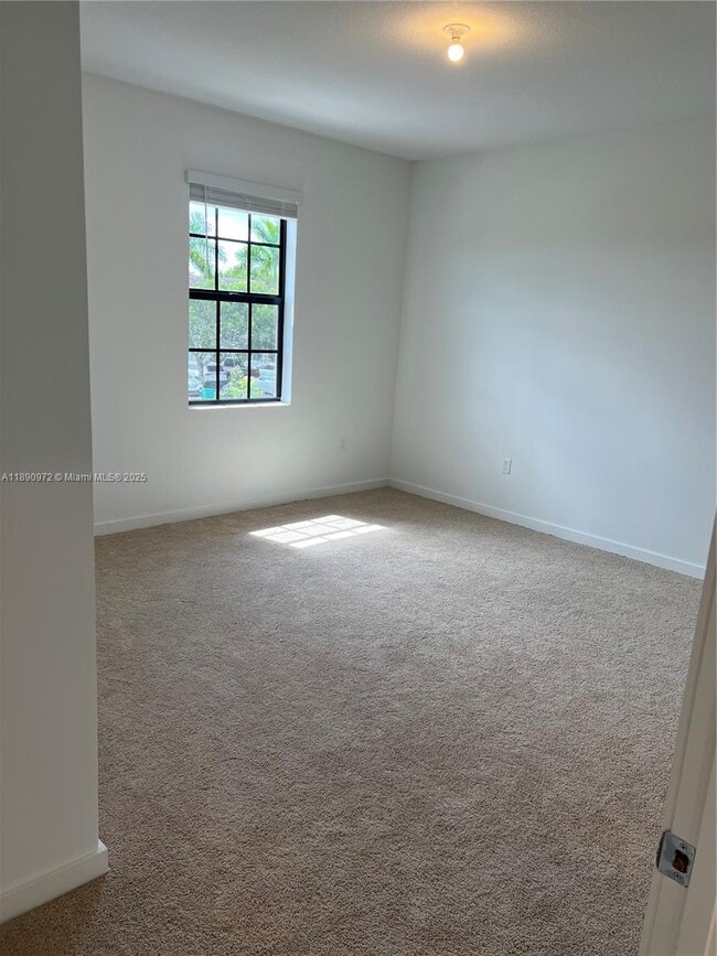 Building Photo - 653 NW 6th St