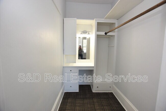 Building Photo - 211 E Park St