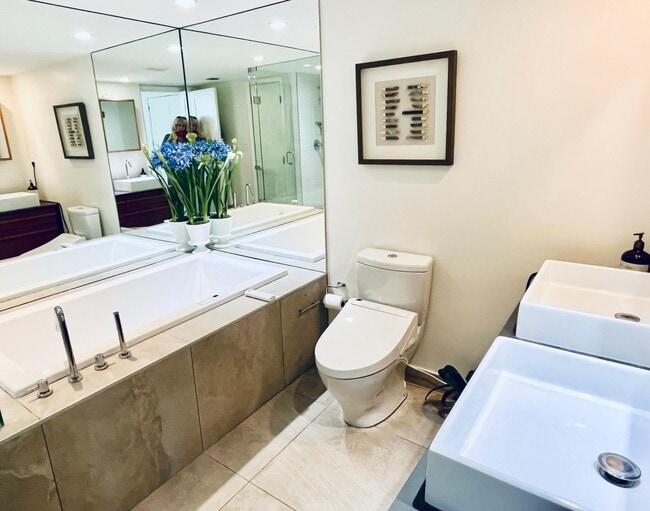 Building Photo - 5510 N Ocean Dr