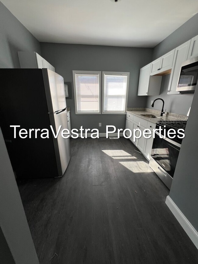 Building Photo - 3 Bed Single Family in Deepwater! Eligible...
