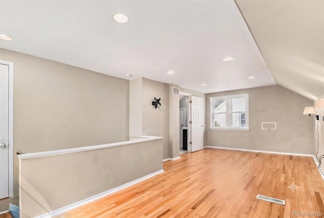 Building Photo - 633 N Dorchester Ave