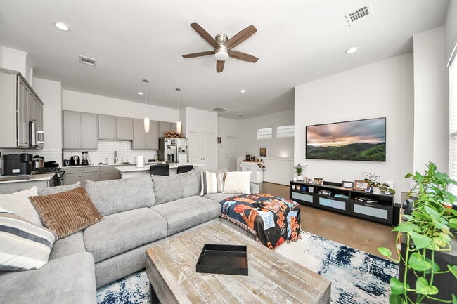 Building Photo - 3 Bedroom Houston Rental Home in Gated Community near Griggs Road