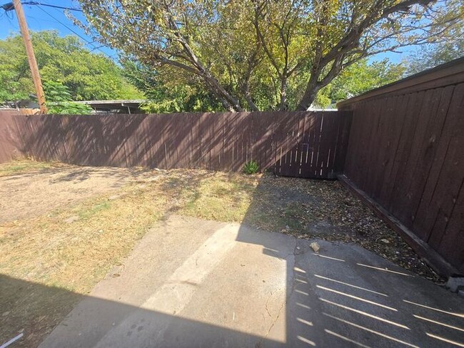 Building Photo - 3 Bedroom/2 Bathroom/1 Covered Parking Places - Remodeled