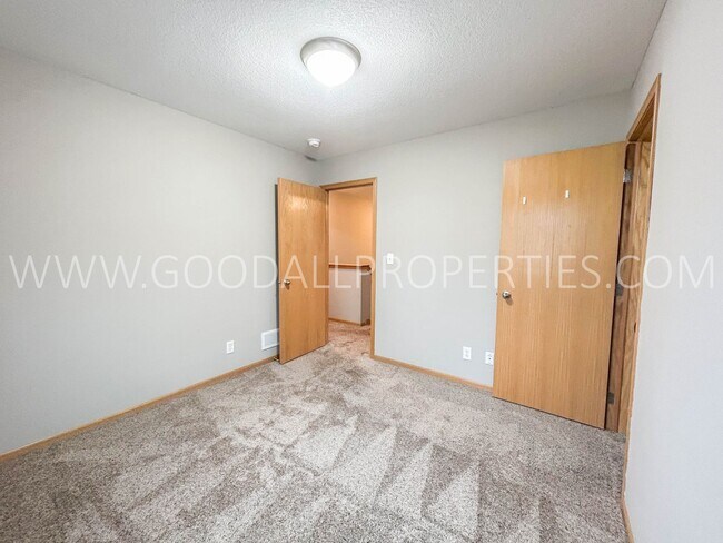Building Photo - 3 Bedroom, 2.5 Bathroom in Waukee