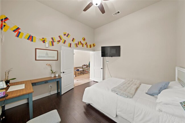 Building Photo - 2402 Via Montesano