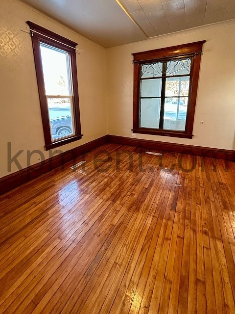 Building Photo - 705 10th St NE