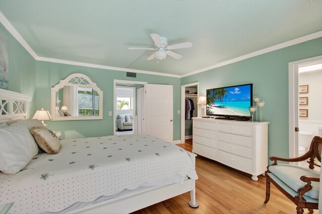 Building Photo - 5250 Las Verdes Cir