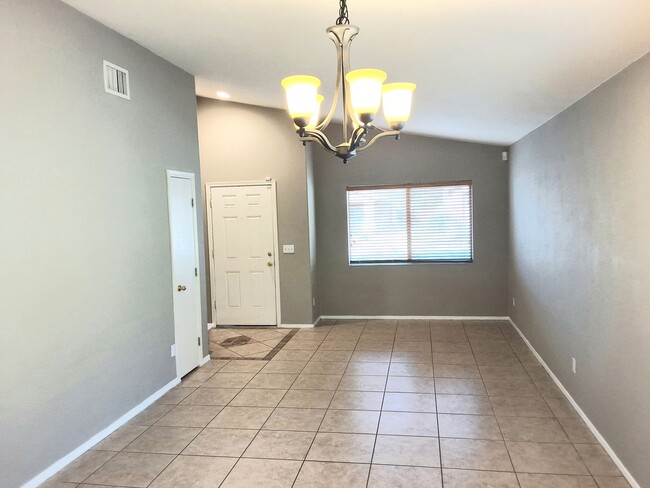 Building Photo - Nice Clean 3 Bdrm/ 2Ba located Off Linda V...