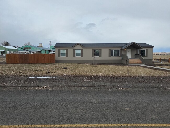 Building Photo - 65203 Hull Ln