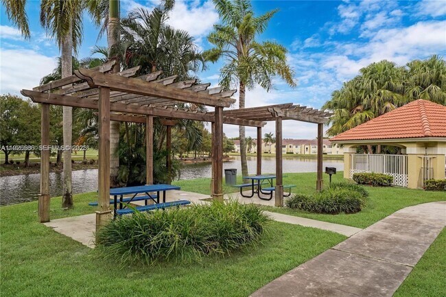 Building Photo - 12430 Vista Isles Dr