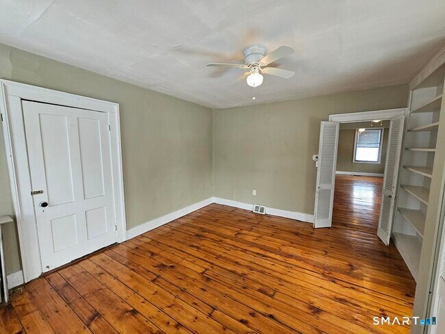 Building Photo - 19 Howard Ave