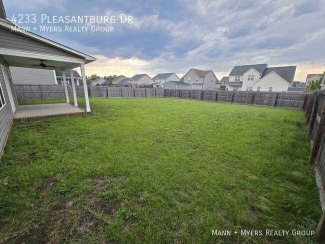 Building Photo - 4233 Pleasantburg Dr