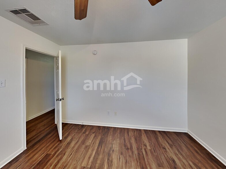 Building Photo - 2303 Cantabria Ln