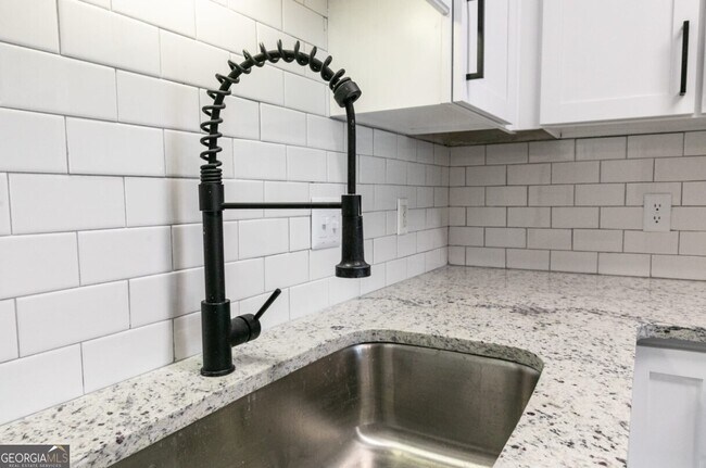 Building Photo - 1000 Ashwood Pkwy