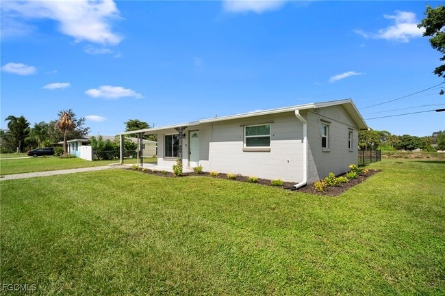 Building Photo - 211 E Jasmine Rd