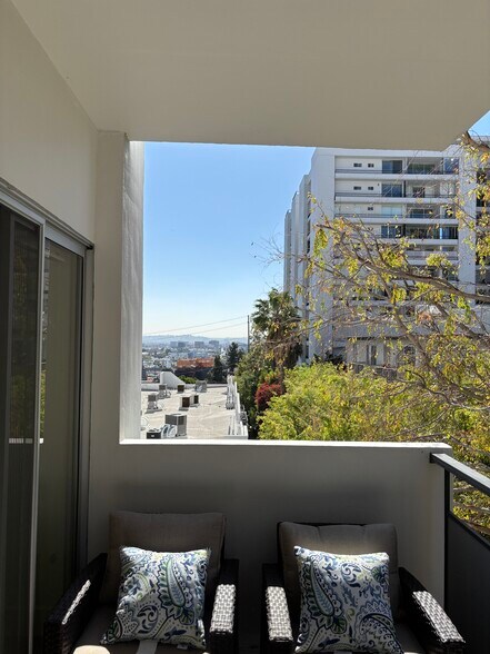 Building Photo - 1155 N La Cienega Blvd