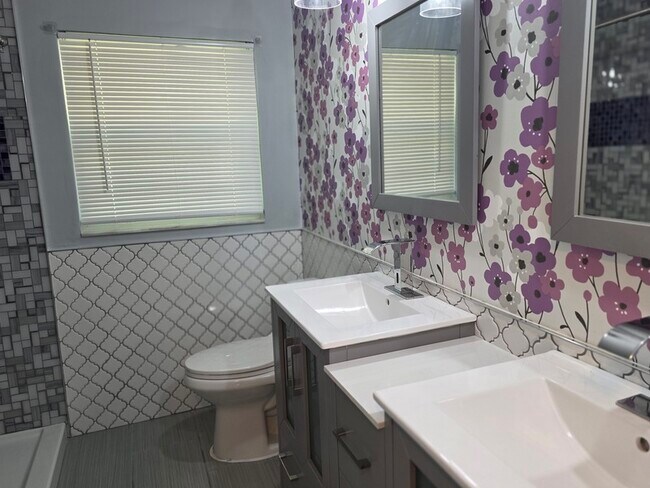 Building Photo - 220 Buena Vista St