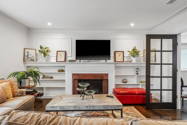 Building Photo - 1537 El Prado Ave