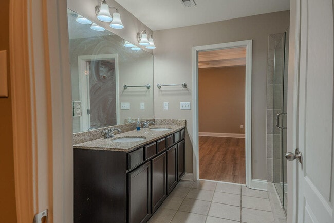 Building Photo - 884 Sugarbush Trail