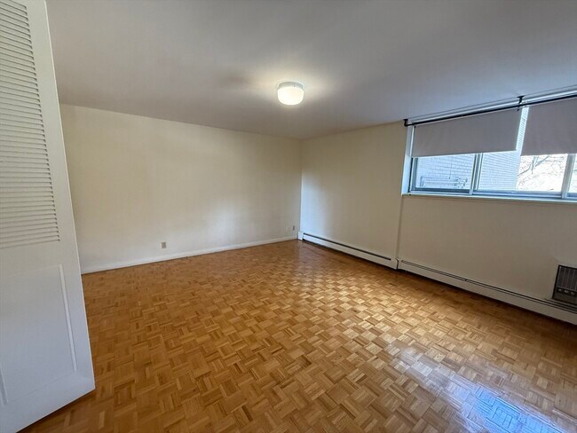 Building Photo - 125 Chiswick Rd