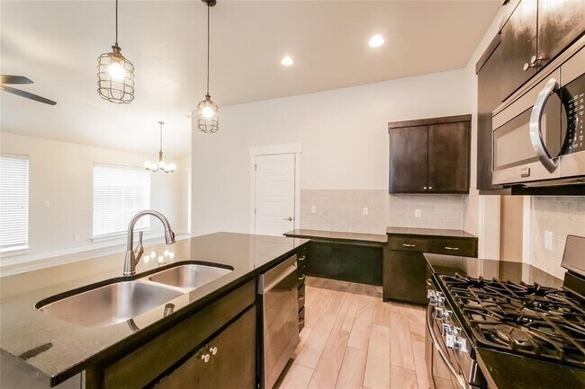 Building Photo - 508 NW 179th Cir