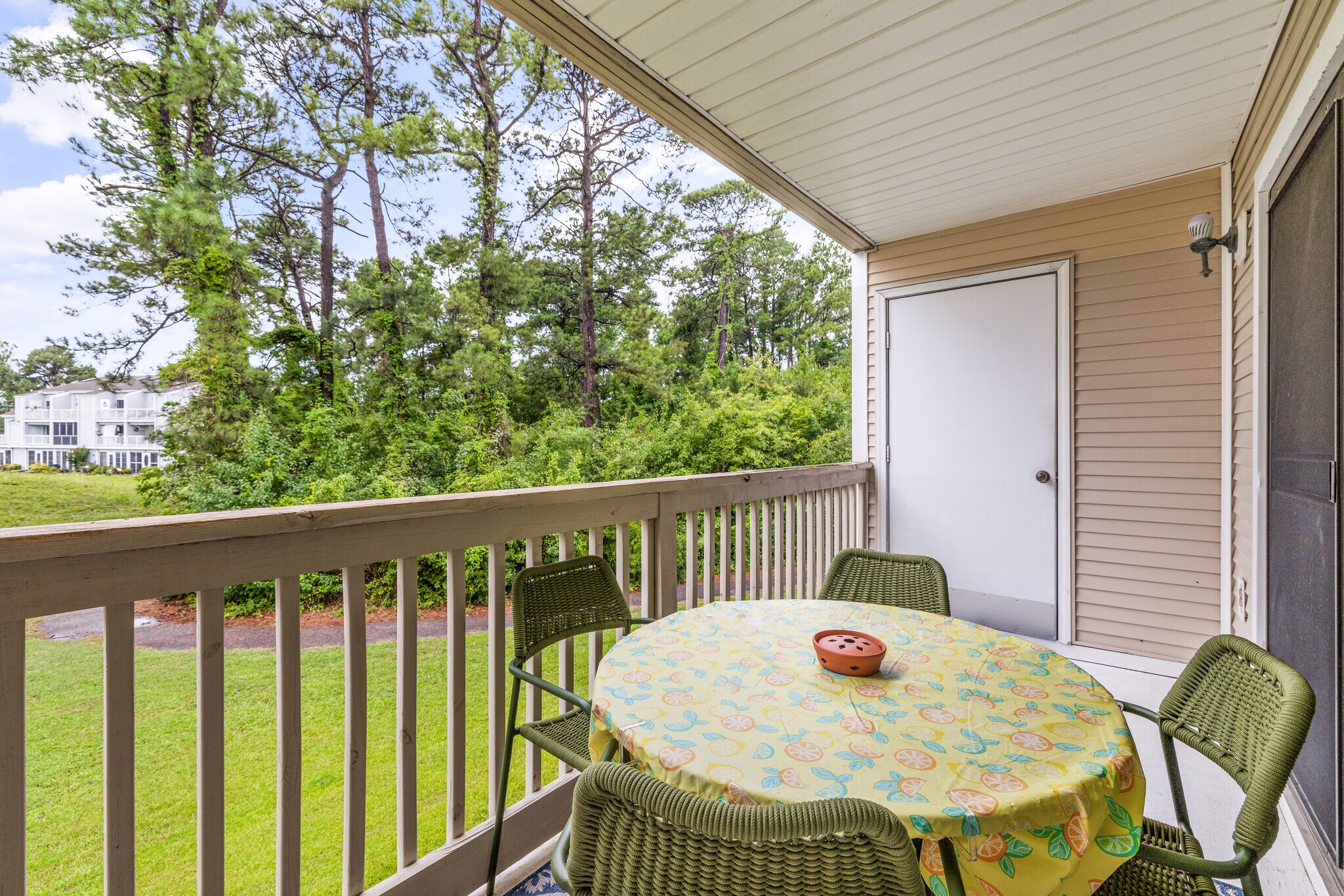 Building Photo - 1095 Plantation Dr W
