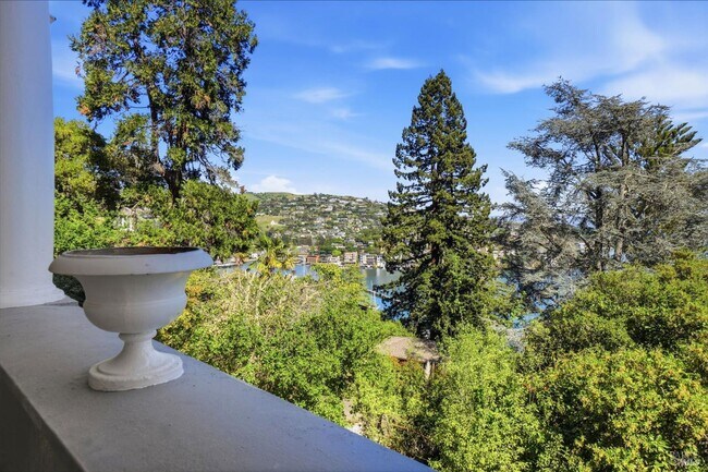 Building Photo - 172 Bella Vista Ave