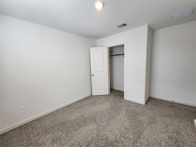 Building Photo - 30622 Wicklow Gdns Dr