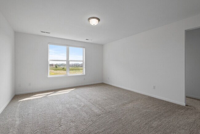 Building Photo - 5898 Urbandale Ct N