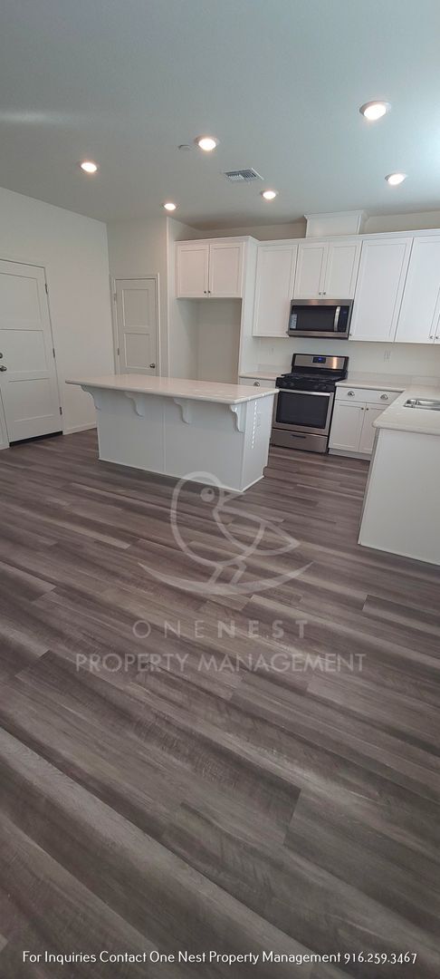 Building Photo - Gorgeous 4 bedroom 3 bath Rocklin Home