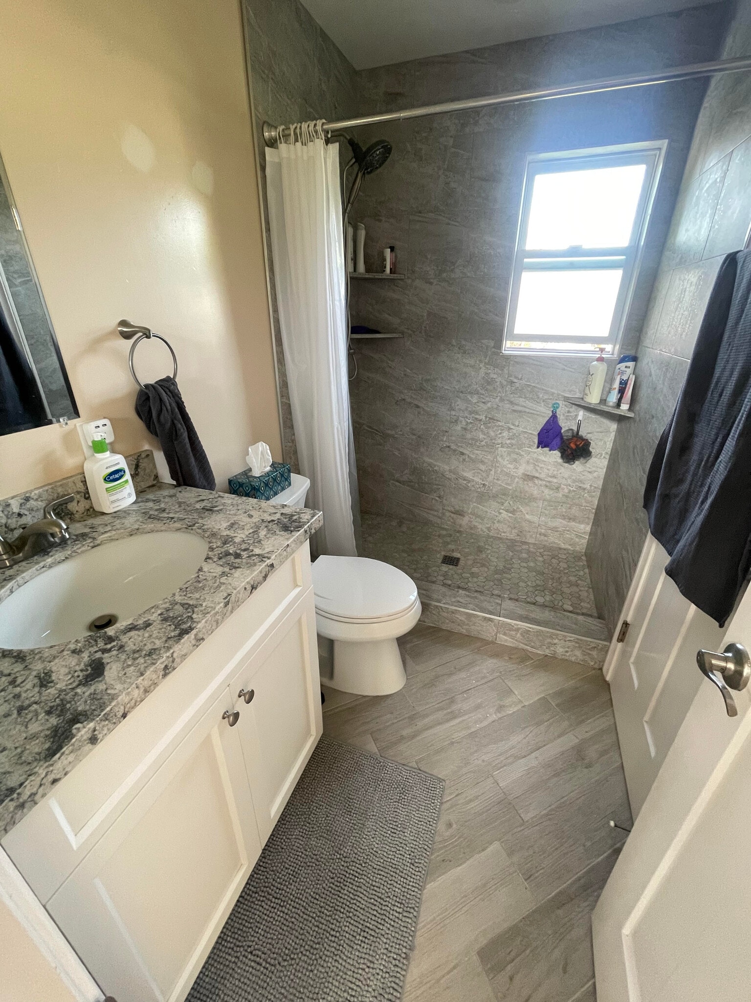 Building Photo - 2136 Deerpark Dr