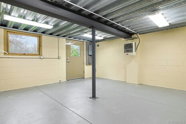 Building Photo - 505 Bedford Rd