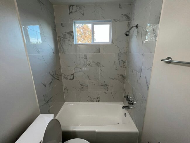 Building Photo - 1901 Beaver Rd