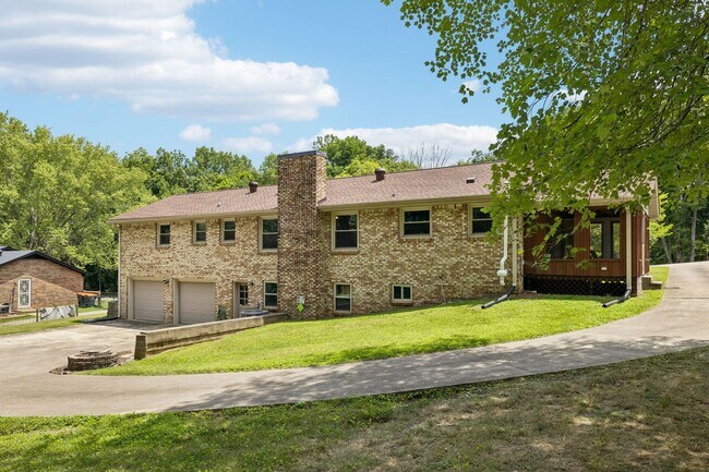 Building Photo - Pet Friendly Four Bedroom with Basement!