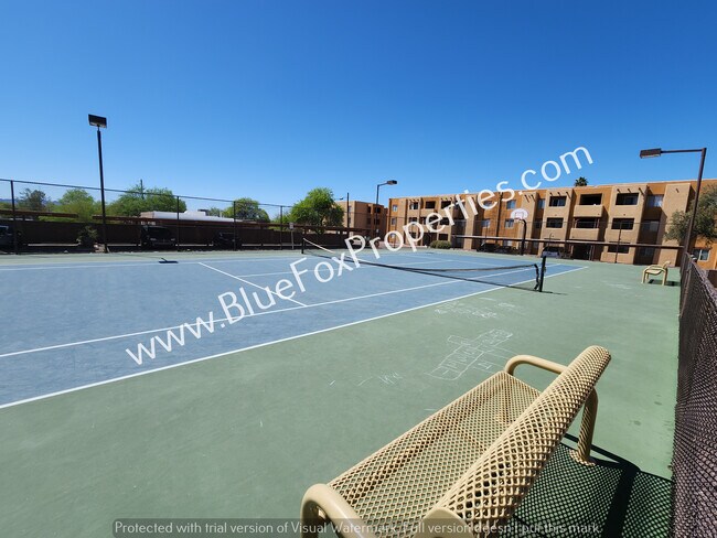 Building Photo - 1810 E Blacklidge Dr