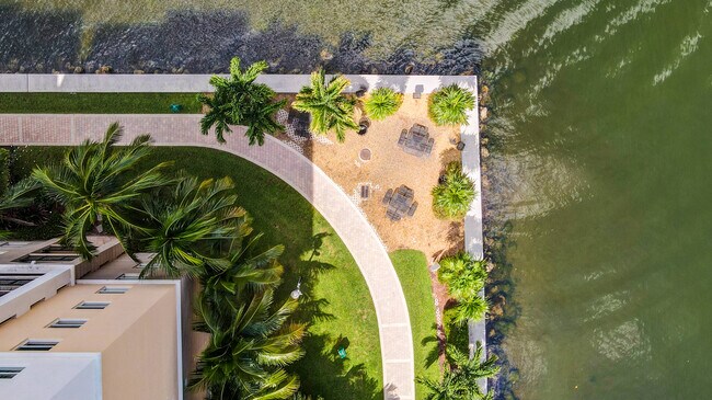 Building Photo - 17100 N Bay Rd