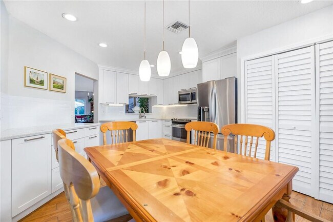 Building Photo - 4106 Carriage Dr