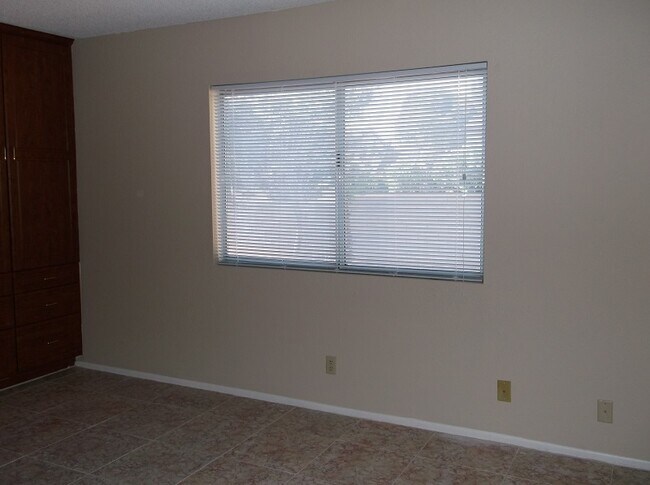 Building Photo - 7245 Great Oak Ave