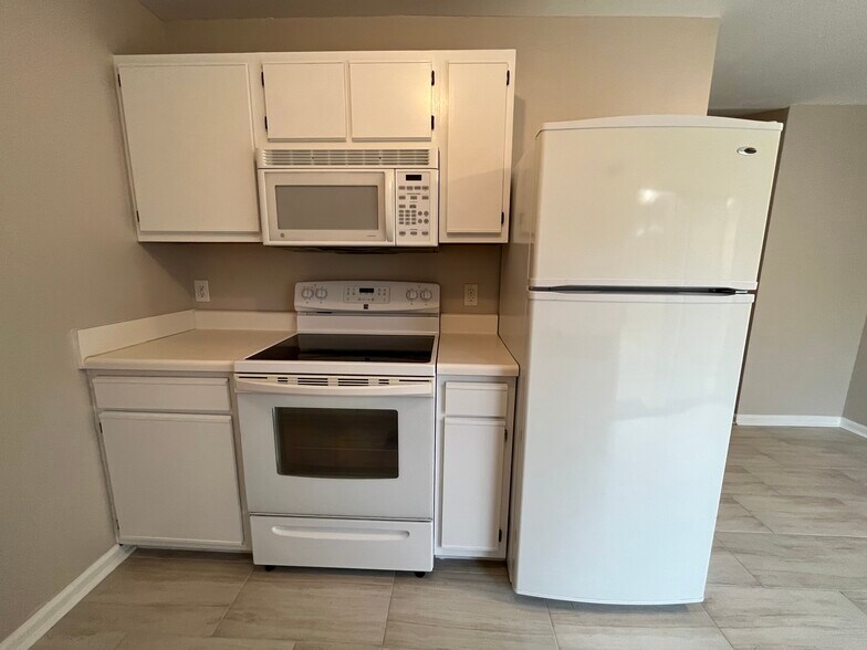 Building Photo - 2464 Stratford Crossing Dr