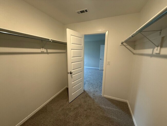 Building Photo - Charming 3-Bed, 2-Bath Home with Open Floo...