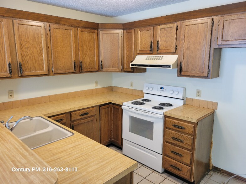 Building Photo - 2346 Walden Dr